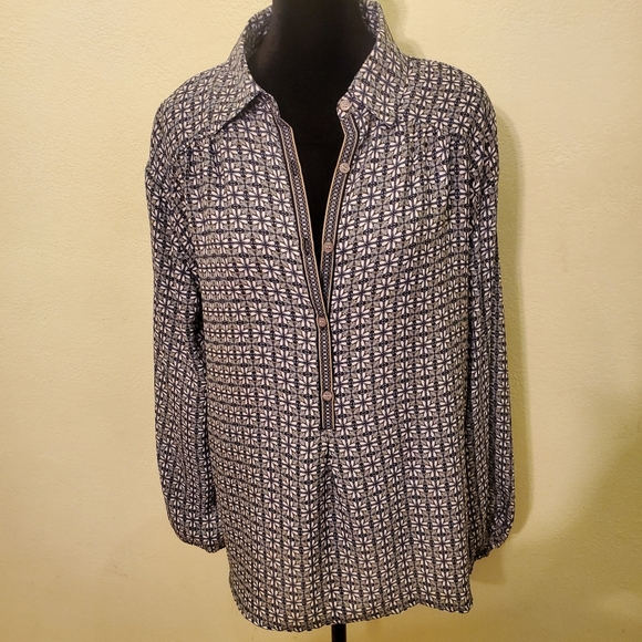 Max Studio Printed Long Sleeve Button-Up Shirt size L. NWT - Picture 2 of 6